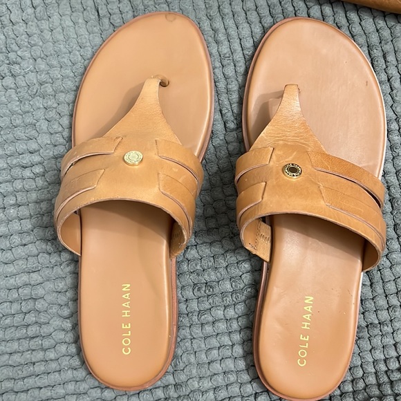 NWOT COLE HAAN tong flat shoes, size 6B - Picture 7 of 10